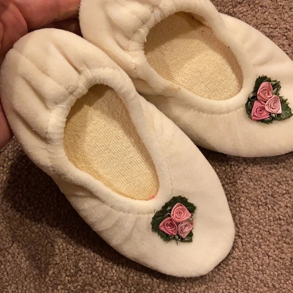 🌻5/$15-Vintage girls slippers ivory plush size 13-1 EUC